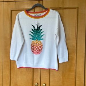 New Medium Loft 109% cotton white sweater with a pineapple ☘️☘️